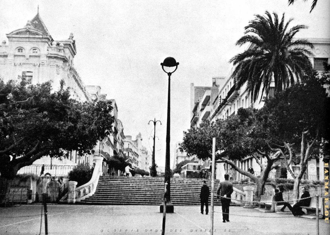 PA i- 15- Place d'armes animee.jpg